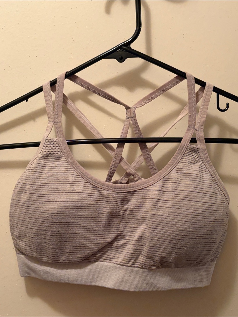 Strappy Seamless Sports Bra in Light Lavender